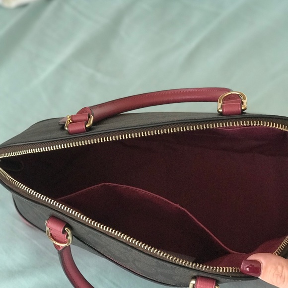 🚫🚫🚫SOLD. Coach Signature Sierra Satchel.🚫🚫🚫 - Picture 4 of 7